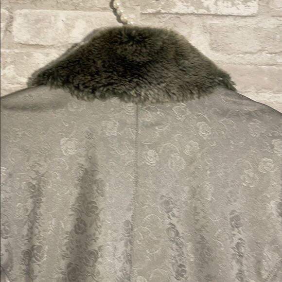 Ashley 26 International Jacket Silver Embossed Faux Fur Collar Silver Sz Med - Picture 5 of 11
